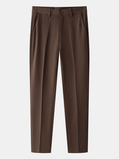 Polo de punto a rayas y pantalón cónico