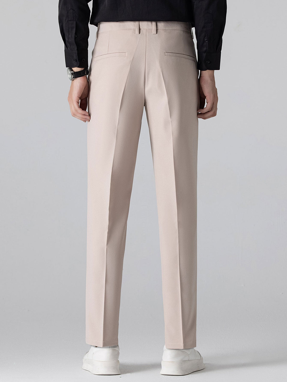 Conjunto polo con ribete y pantalón cónico