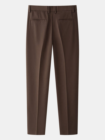Polo de punto a rayas y pantalón cónico