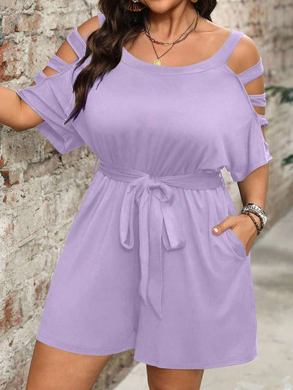 Mono corto para mujer con hombros descubiertos y cinturón ajustable