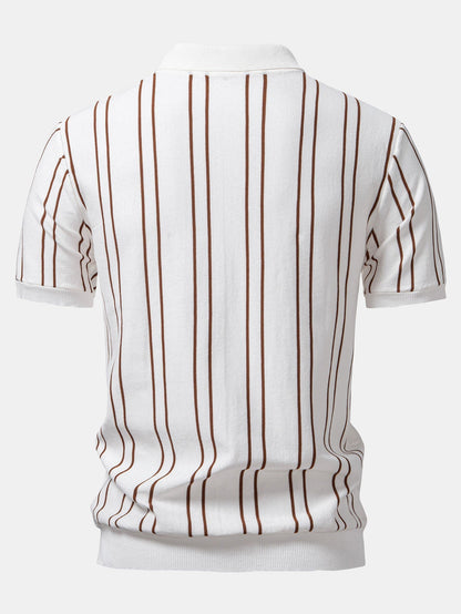 Polo de punto a rayas y pantalón cónico