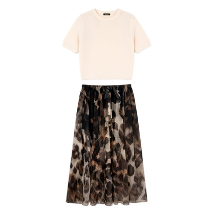 Conjunto de mujer con suéter y falda larga de estampado leopardo