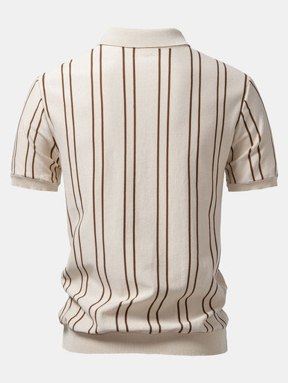 Polo de punto a rayas y pantalón cónico