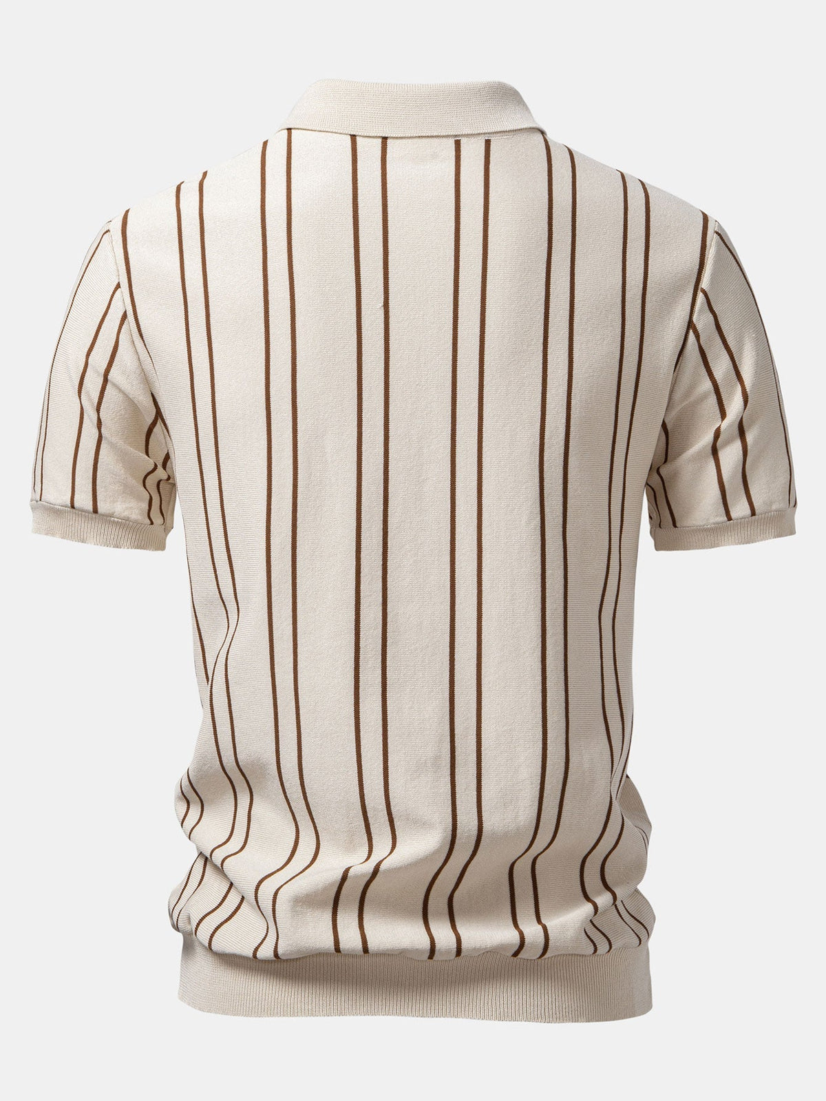 Polo de punto a rayas y pantalón cónico