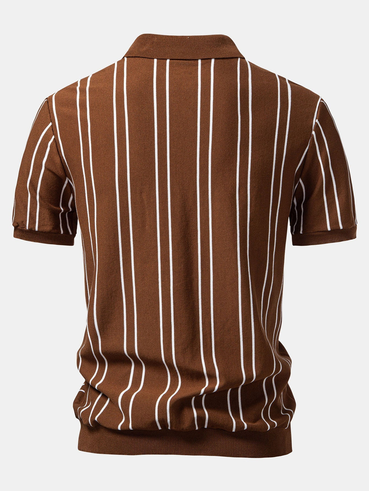 Polo de punto a rayas y pantalón cónico