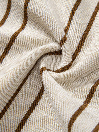Polo de punto a rayas y pantalón cónico