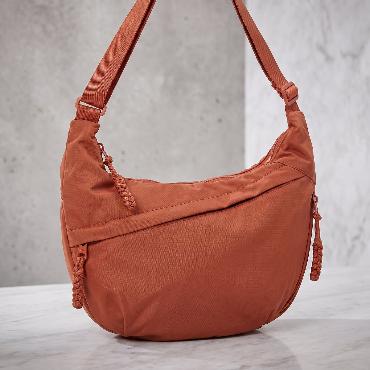 Bolso Aura — el bolso cruzado antirrobo con el que sales tranquila y con estilo