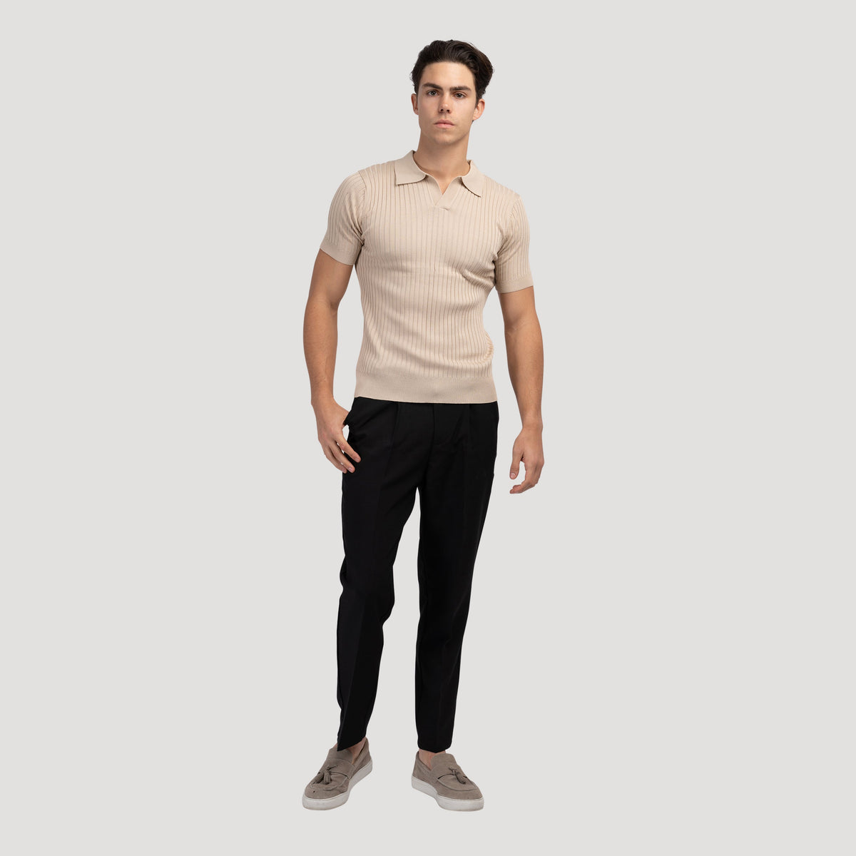 Polo casual cuello pico – Negro