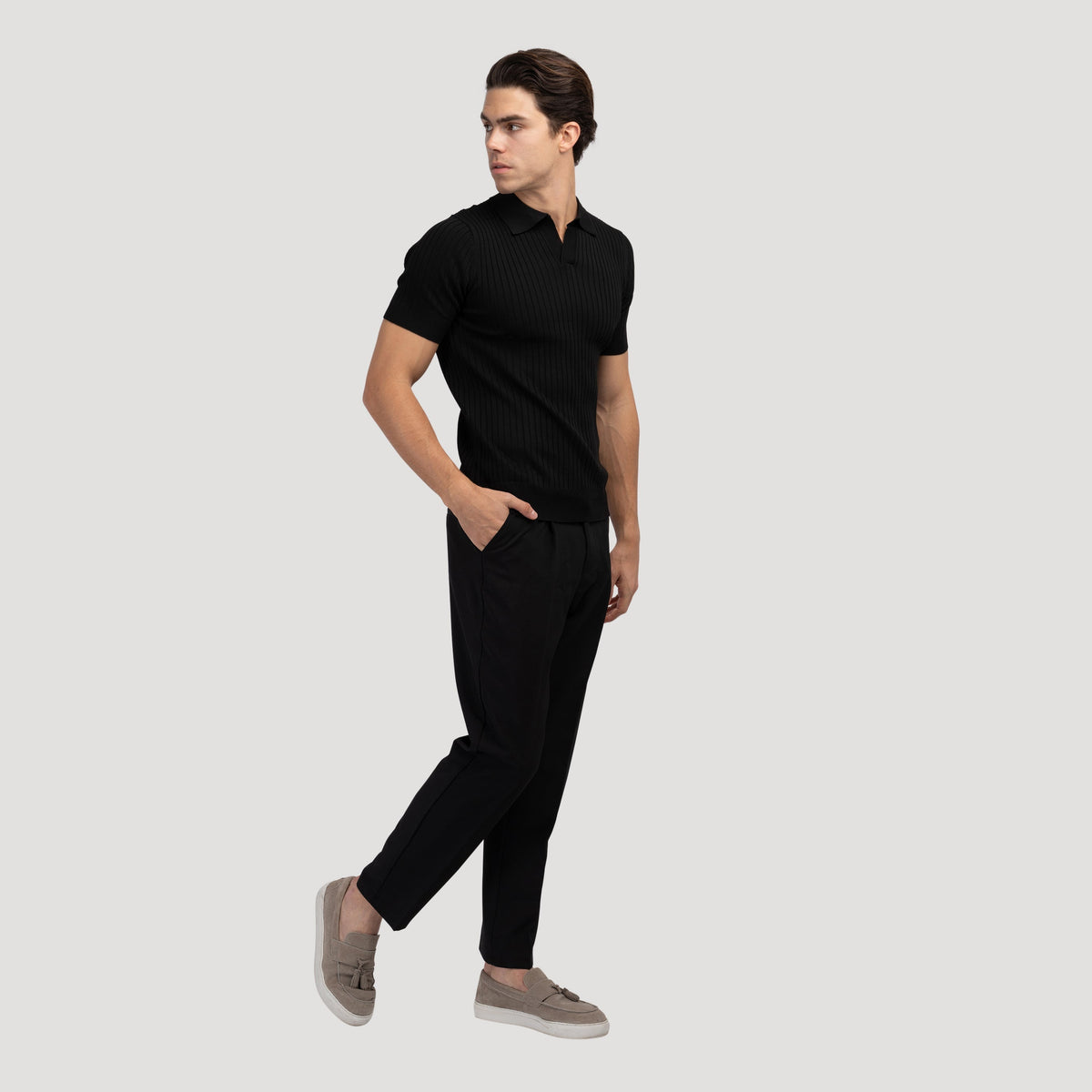 Polo casual cuello pico – Negro