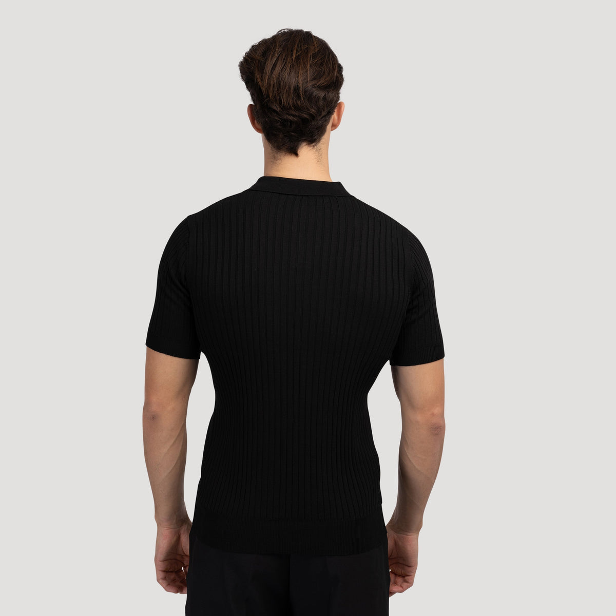 Polo casual cuello pico – Negro