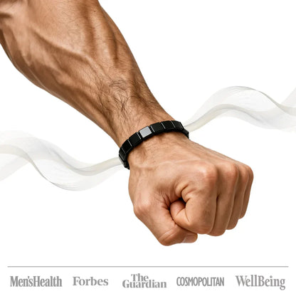 Pulsera de hematita natural Hora Paris sobre fondo neutro