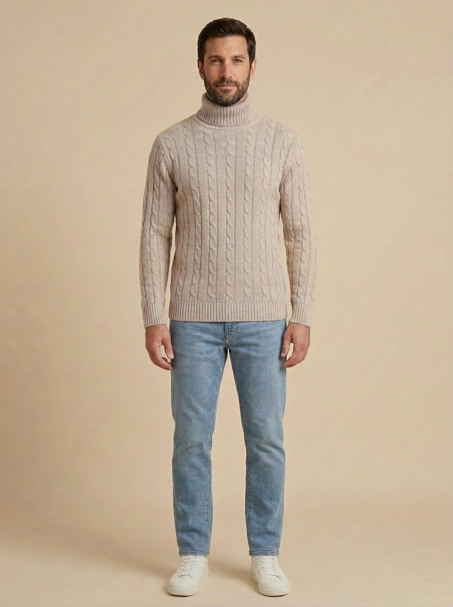 Adriano jersey de ochos grueso de cuello alto beige, de frente
