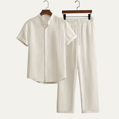 Conjunto camisa cuello alto y pantalón
