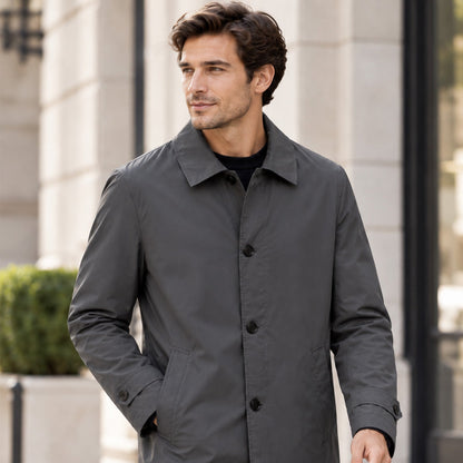 Enzo gabardina corta de hombre gris, de frente