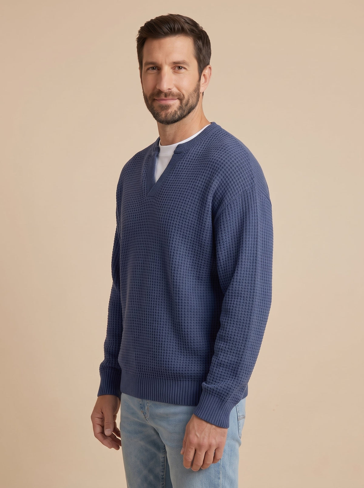 Milo jersey de punto con relieve azul marino, de lado