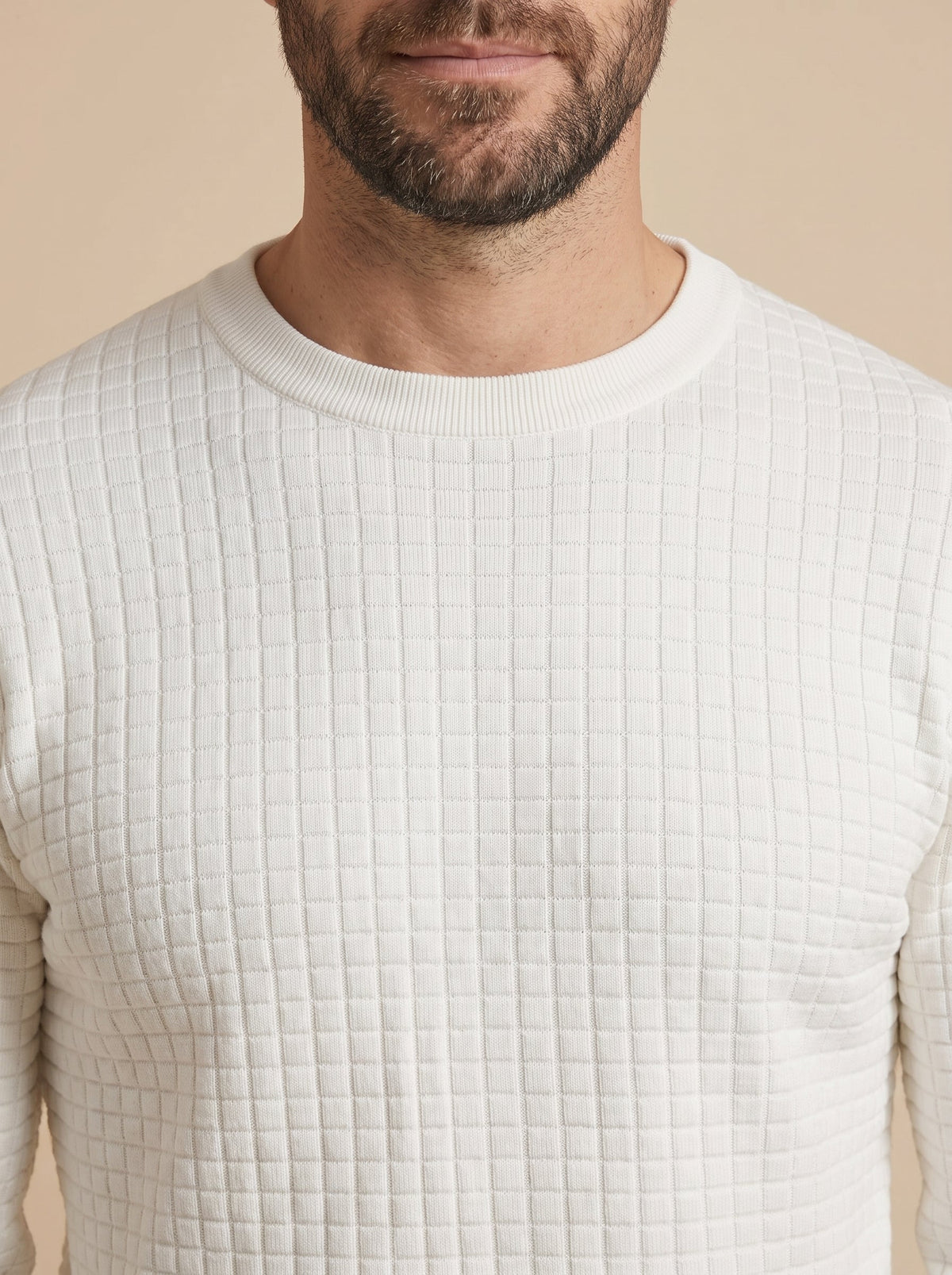 Paolo jersey jacquard de cuello redondo blanco roto, detalle del cuello y el punto