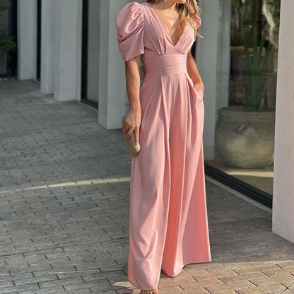 Mono elegante de mujer con escote en V y pantalón palazzo